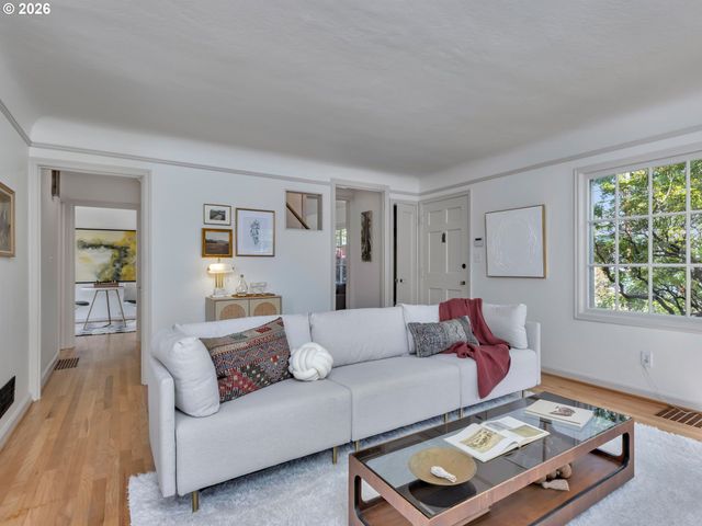 2214 N EMERSON St, Portland, OR 97217