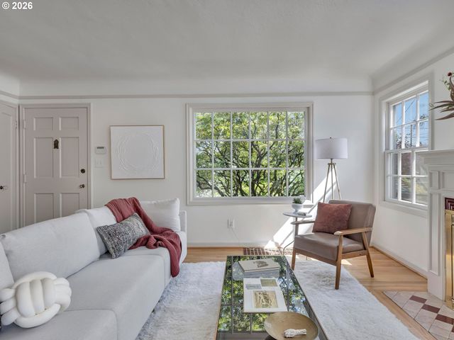 2214 N EMERSON St, Portland, OR 97217