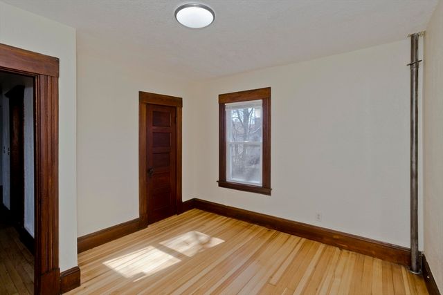 24 Morrell St, Springfield, MA 01104