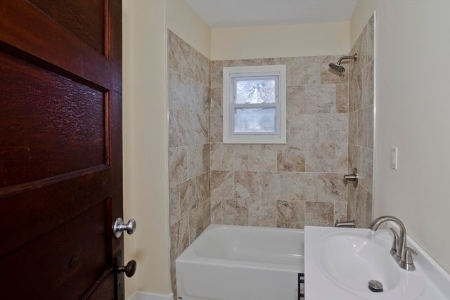 24 Morrell St, Springfield, MA 01104