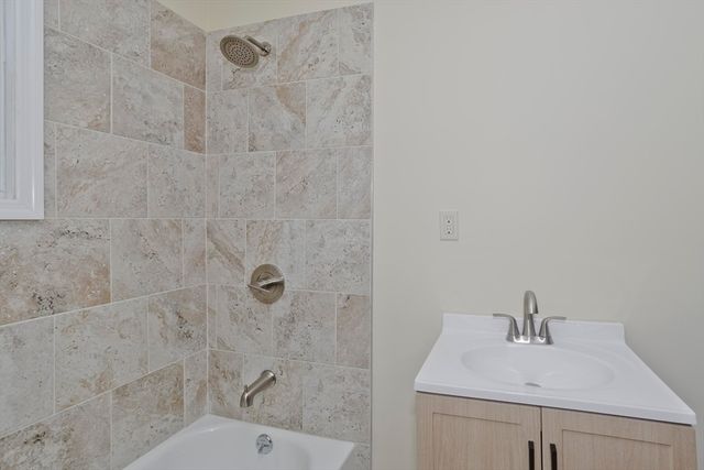 24 Morrell St, Springfield, MA 01104