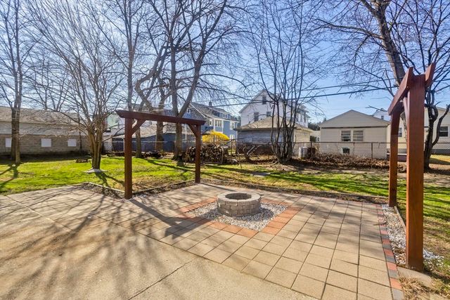 24 Morrell St, Springfield, MA 01104