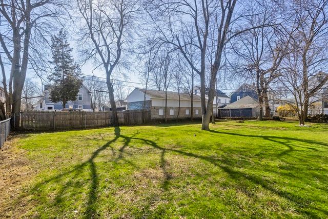 24 Morrell St, Springfield, MA 01104