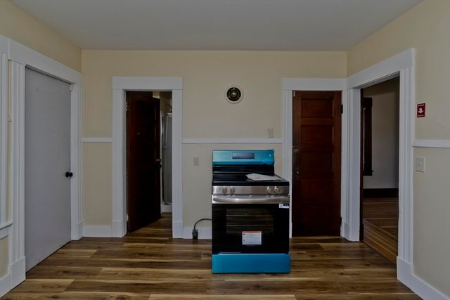 24 Morrell St, Springfield, MA 01104