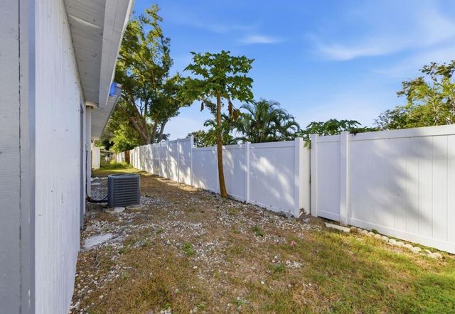 7198 121ST WAY N, Seminole, FL 33772