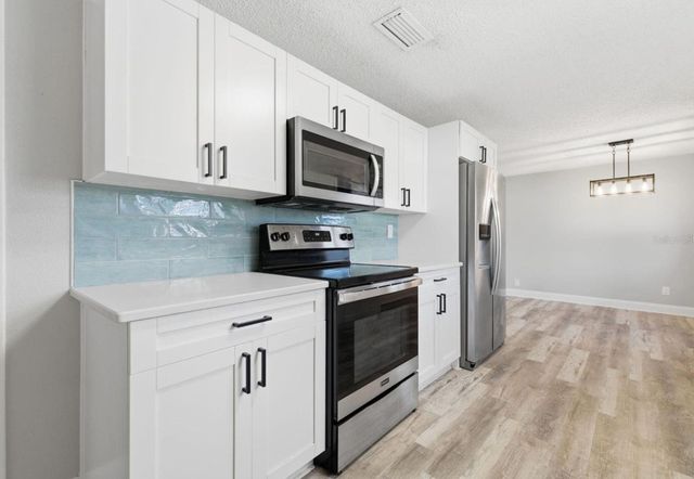 7198 121ST WAY N, Seminole, FL 33772