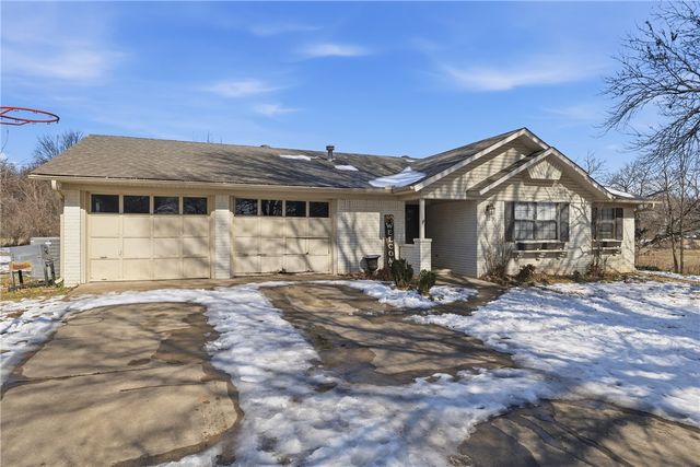 2260 Walnut Grove Road, Prairie Grove, AR 72753