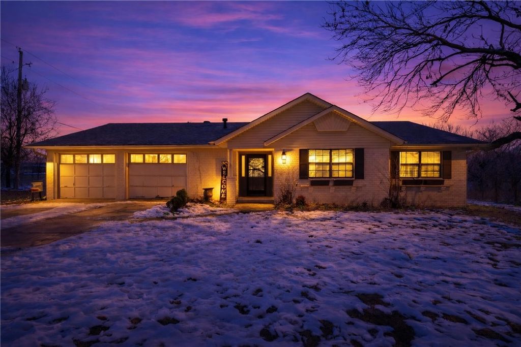 2260 Walnut Grove Road, Prairie Grove, AR 72753