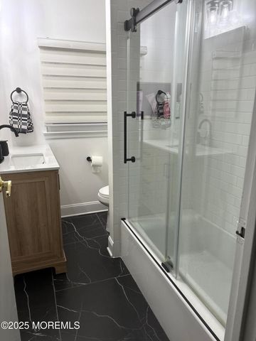 7 Peachtree Road, Oakhurst, NJ 07755