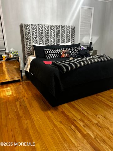 7 Peachtree Road, Oakhurst, NJ 07755