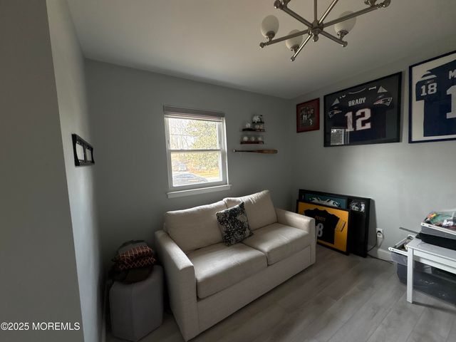 7 Peachtree Road, Oakhurst, NJ 07755