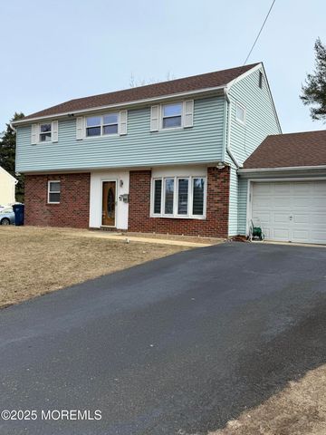 7 Peachtree Road, Oakhurst, NJ 07755