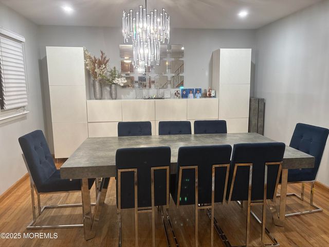 7 Peachtree Road, Oakhurst, NJ 07755