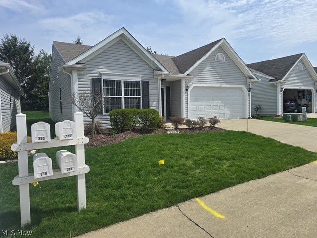 313 Breckenridge Oval, Elyria, OH 44035