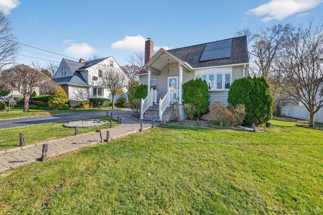 8 Robbins Avenue, Elmsford, NY 10523