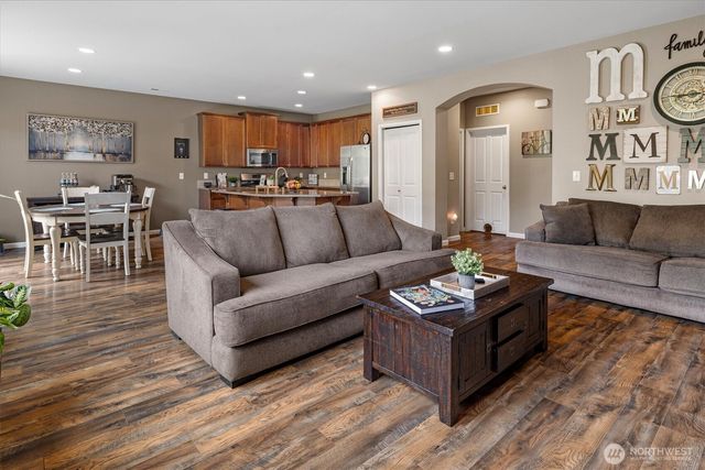 1009 29th Street NW, Puyallup, WA 98371