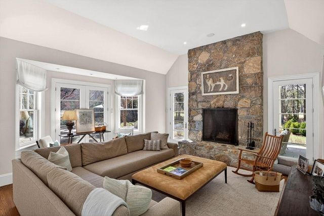 179 Pineleigh Path, Barnstable, MA 02655