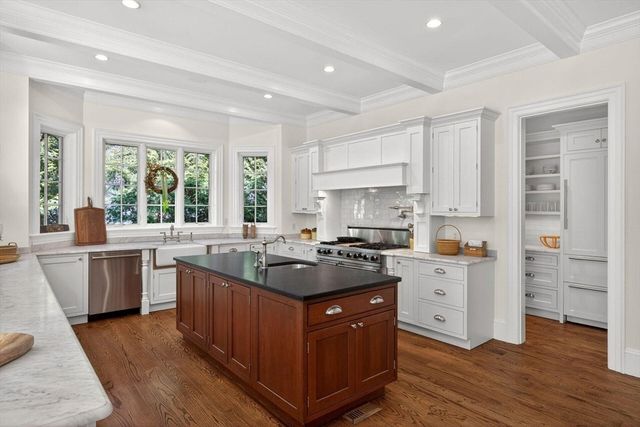 179 Pineleigh Path, Barnstable, MA 02655