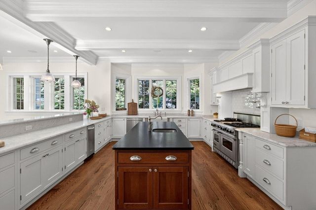 179 Pineleigh Path, Barnstable, MA 02655
