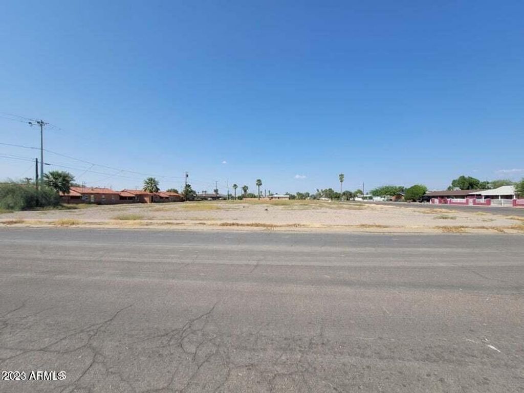 Image 3 of property listing at 400 N SANTA CRUZ Avenue 5, 6, 7 & 8, Eloy, AZ 85131
