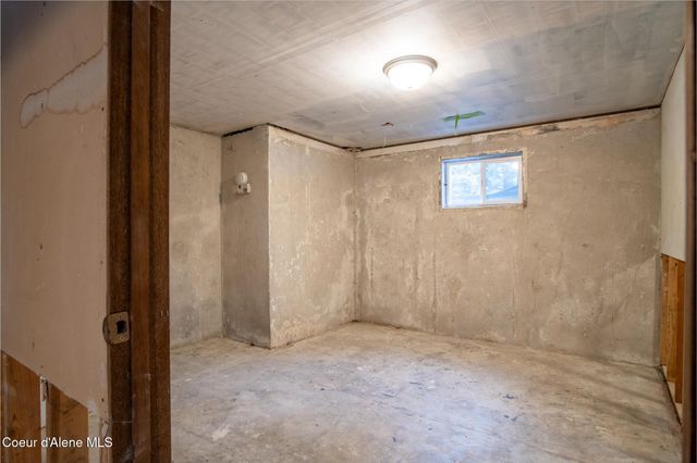 6933 W Tesemini DR, Spirit Lake, ID 83869