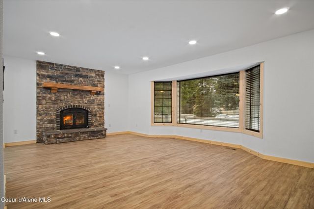 6933 W Tesemini DR, Spirit Lake, ID 83869