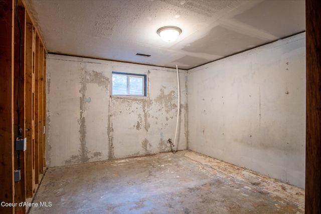 6933 W Tesemini DR, Spirit Lake, ID 83869