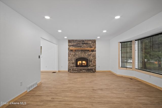 6933 W Tesemini DR, Spirit Lake, ID 83869