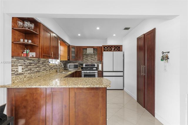 840 N 70th Way, Hollywood, FL 33024
