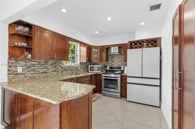 840 N 70th Way, Hollywood, FL 33024