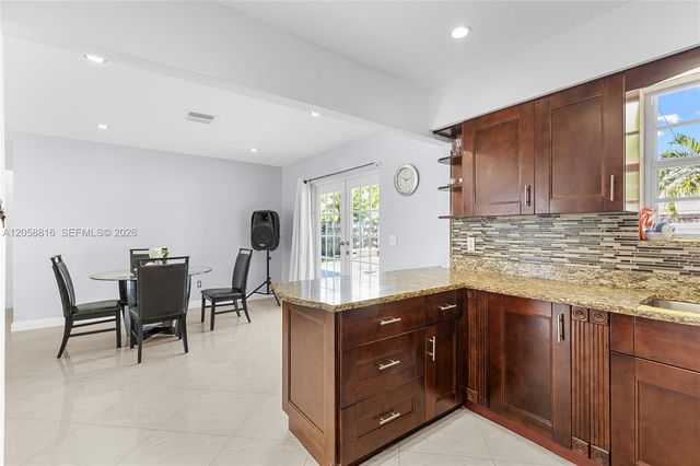 840 N 70th Way, Hollywood, FL 33024