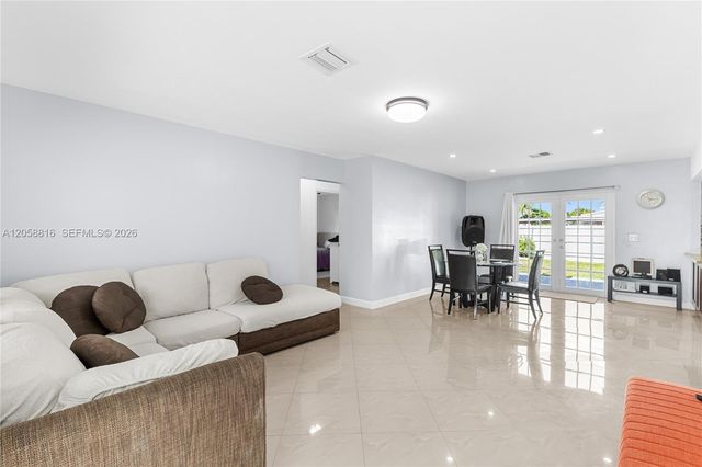 840 N 70th Way, Hollywood, FL 33024