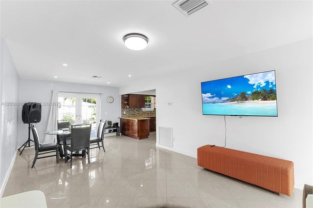 840 N 70th Way, Hollywood, FL 33024