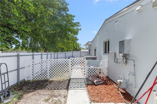 840 N 70th Way, Hollywood, FL 33024