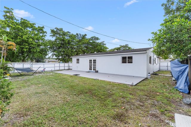 840 N 70th Way, Hollywood, FL 33024