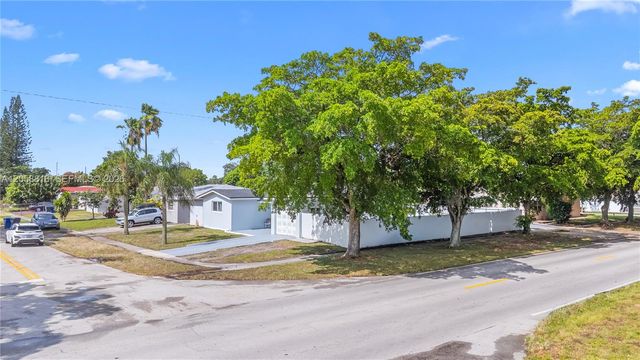 840 N 70th Way, Hollywood, FL 33024