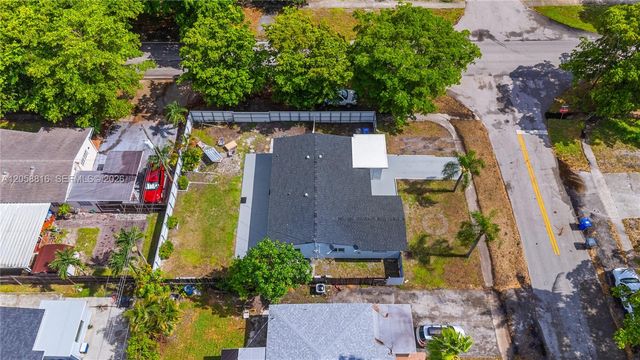 840 N 70th Way, Hollywood, FL 33024
