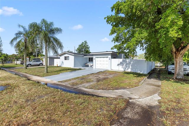 840 N 70th Way, Hollywood, FL 33024