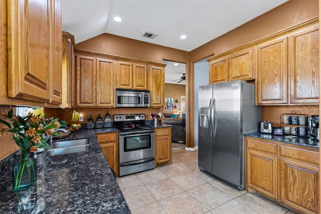 106 Hedges Circle, Weatherford, TX 76085