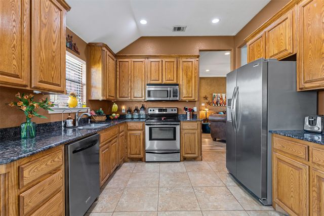 106 Hedges Circle, Weatherford, TX 76085