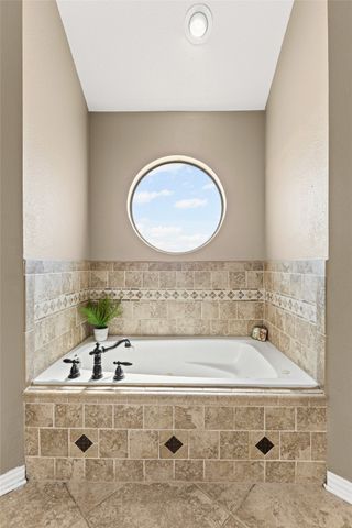 106 Hedges Circle, Weatherford, TX 76085