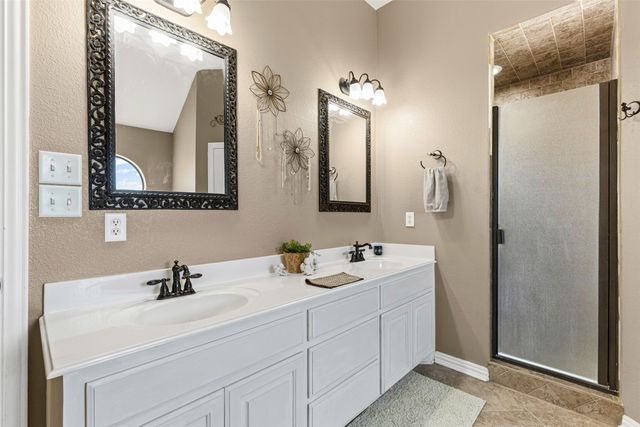 106 Hedges Circle, Weatherford, TX 76085