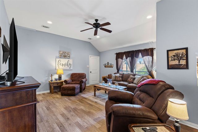 106 Hedges Circle, Weatherford, TX 76085