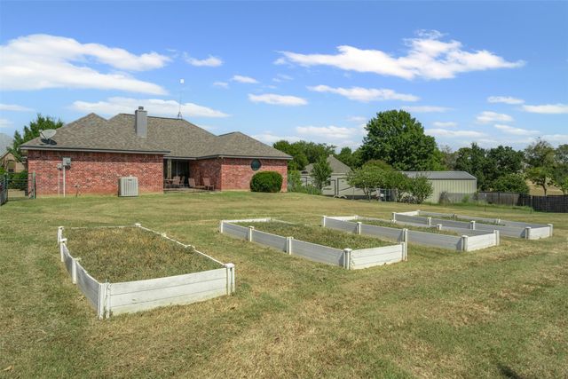 106 Hedges Circle, Weatherford, TX 76085