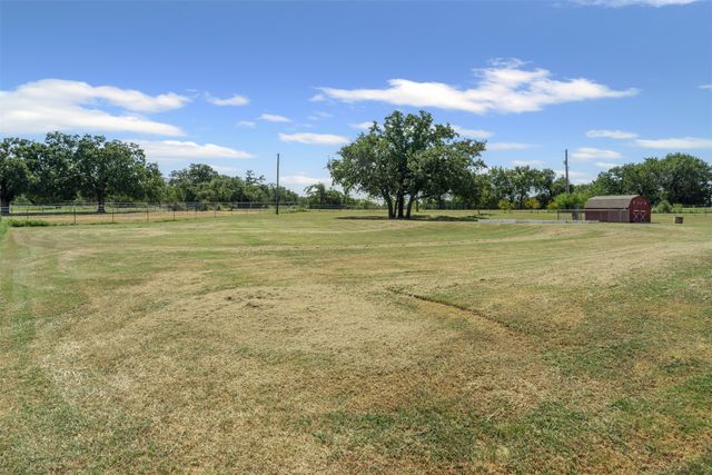 106 Hedges Circle, Weatherford, TX 76085