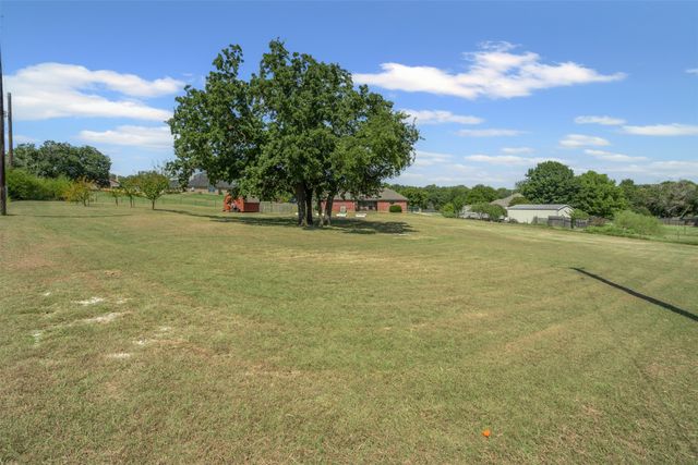 106 Hedges Circle, Weatherford, TX 76085