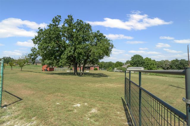 106 Hedges Circle, Weatherford, TX 76085