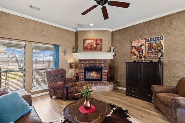 106 Hedges Circle, Weatherford, TX 76085