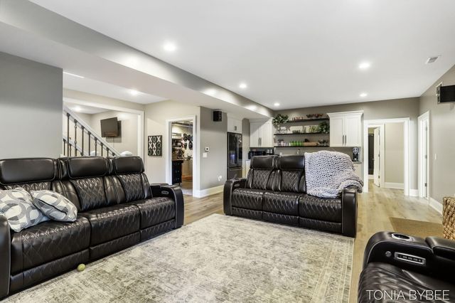 5565 Albright Avenue Sw, City Of Wyoming, MI 49418