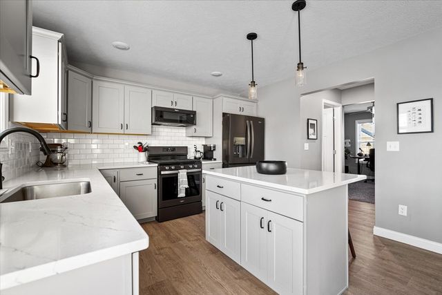 1727 Eide Road, Bloomington, IL 61704